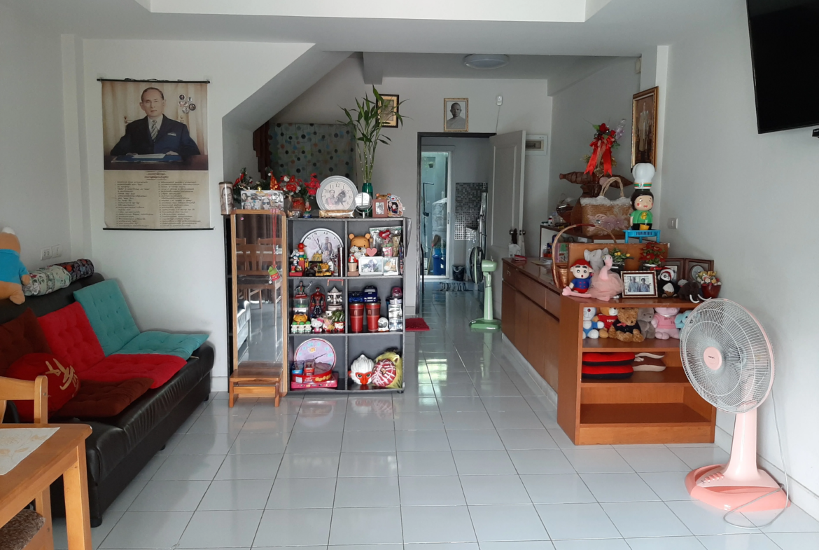 ขายทาวน์โฮม 3 ชั้น โครงการโนโววิลล์ ลำลูกกา-คลอง 2 เนื้อที่ 19 ตารางวา 